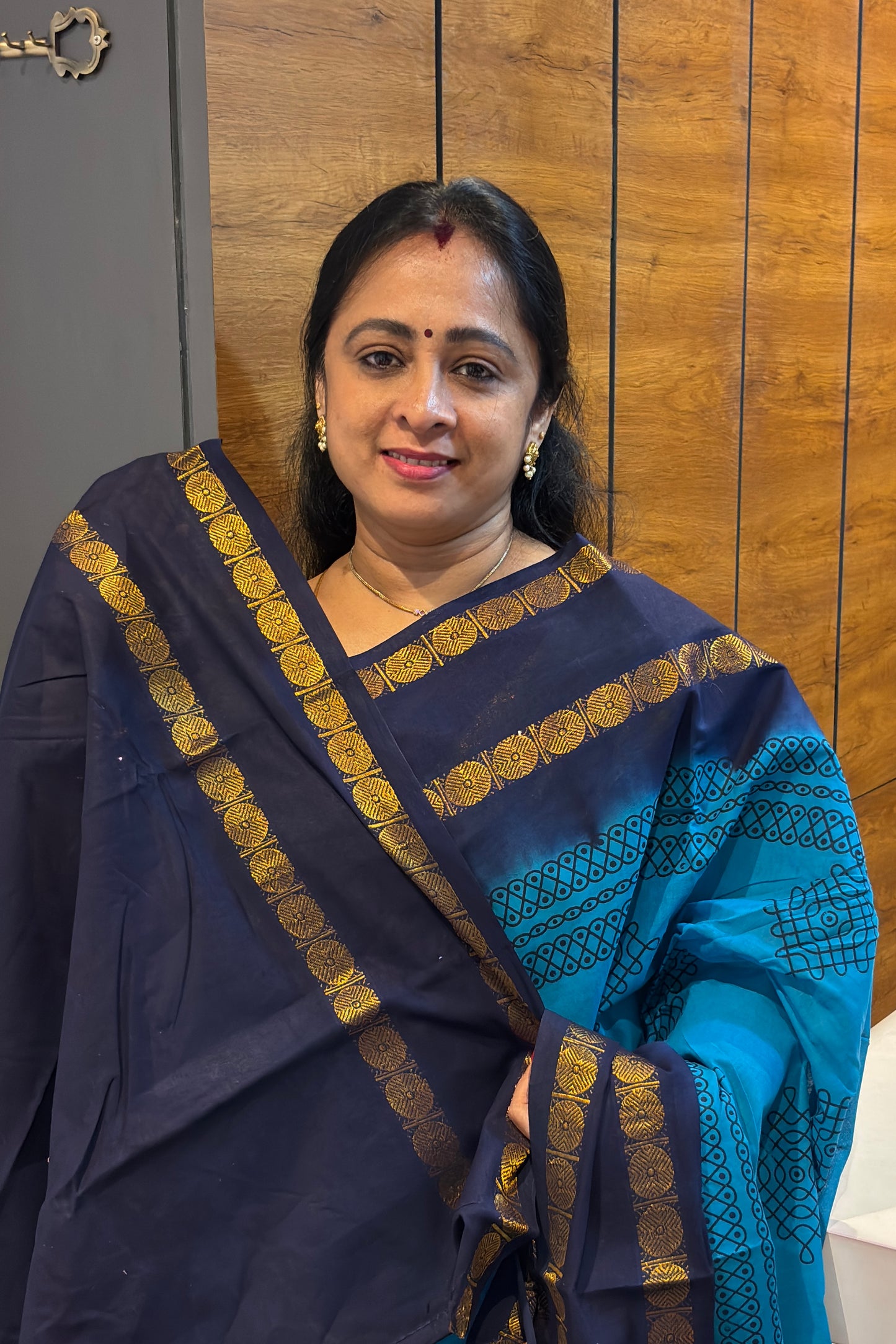 Premium Sungudi Cotton Saree – Kolam Prints- Anandha Blue with Navy Contrast Rettapet Border | SC31