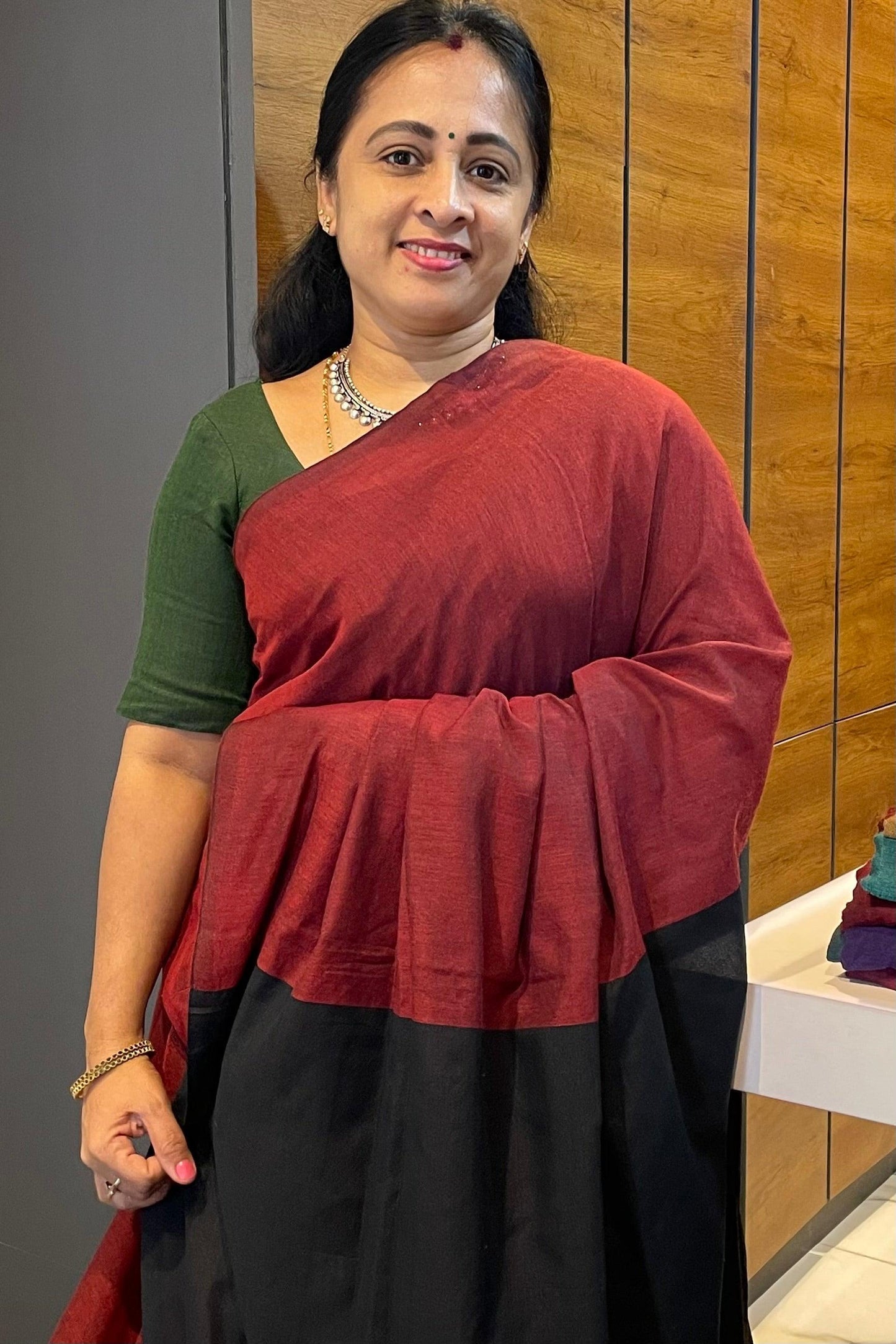 Handloom Kadhi Contrast Saree- Maroon Black-MB-KD-CON-03 - Manju Boutique