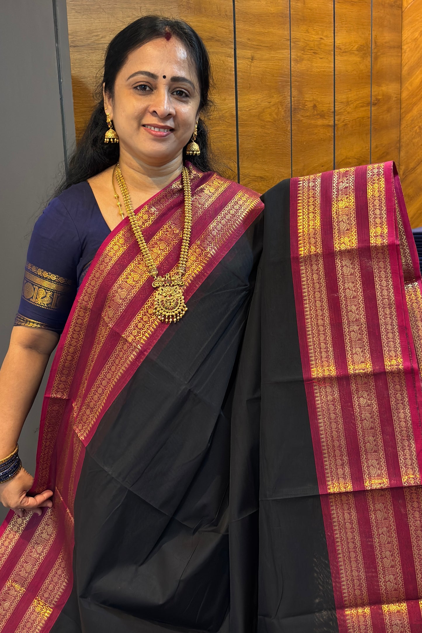 Meenakshi -Premium Kanchi Cotton Saree–Black / Majenta Pink | MCK105