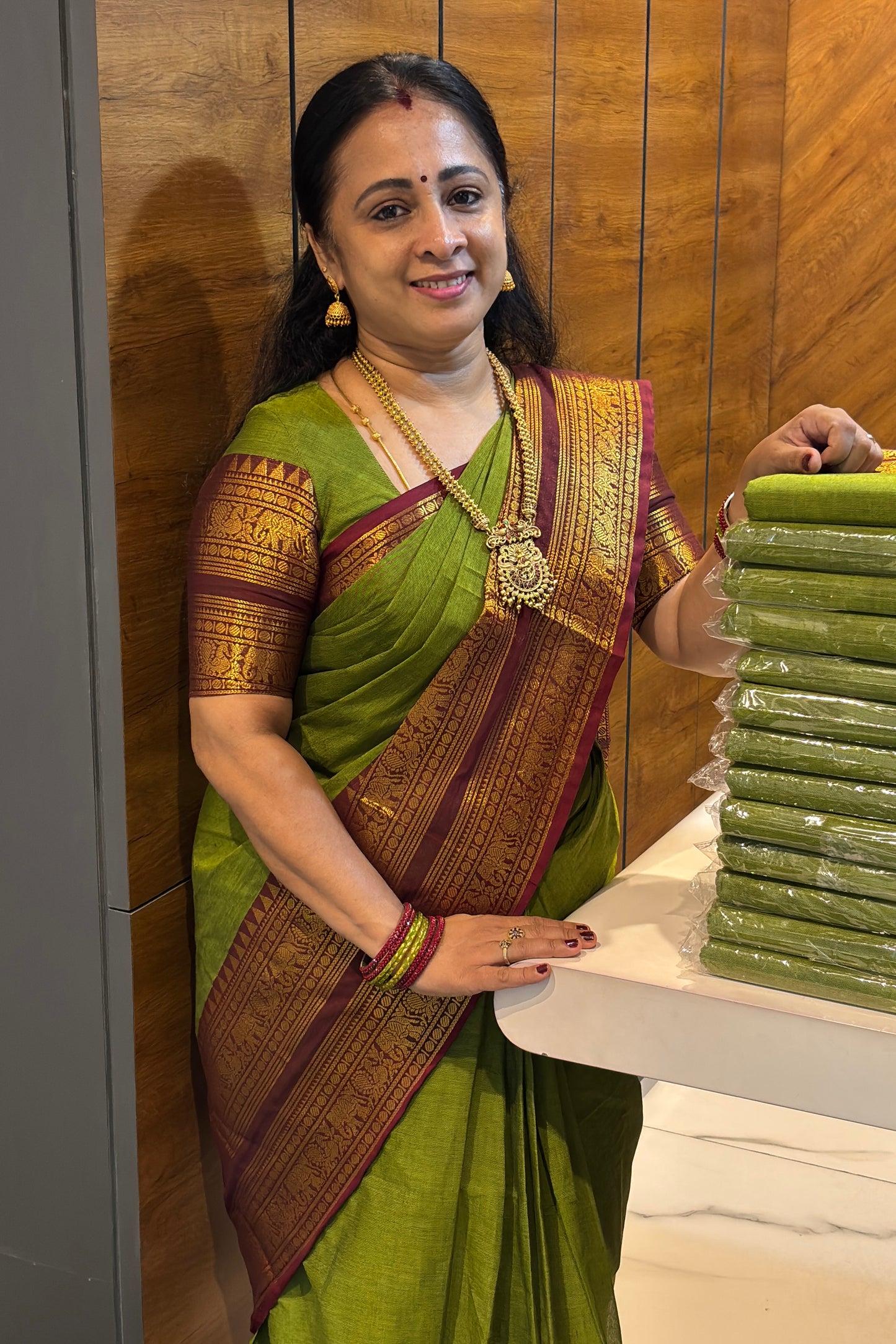 Meenakshi -Premium Kanchi Cotton Saree–Mehendi Green  With Maroon  | MCK61