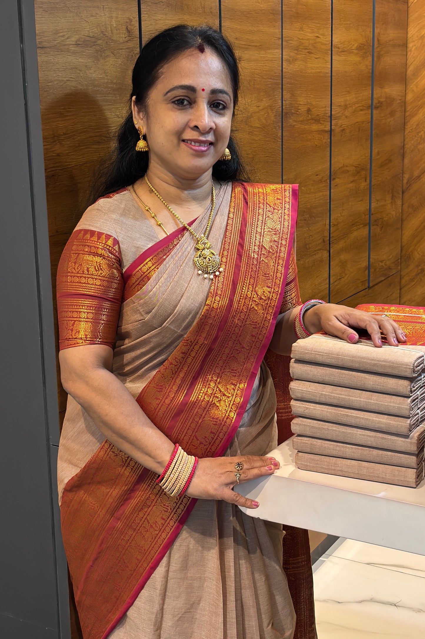 Meenakshi -Premium Kanchi Cotton Saree - Cream   With Rose | MCK87