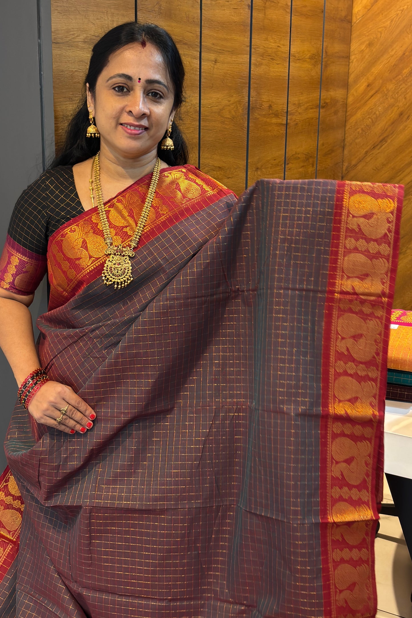 Meenakshi Premium Chettinad Cotton Saree – Zari Checks | Grey Dual Tone with Maroon| MCK96