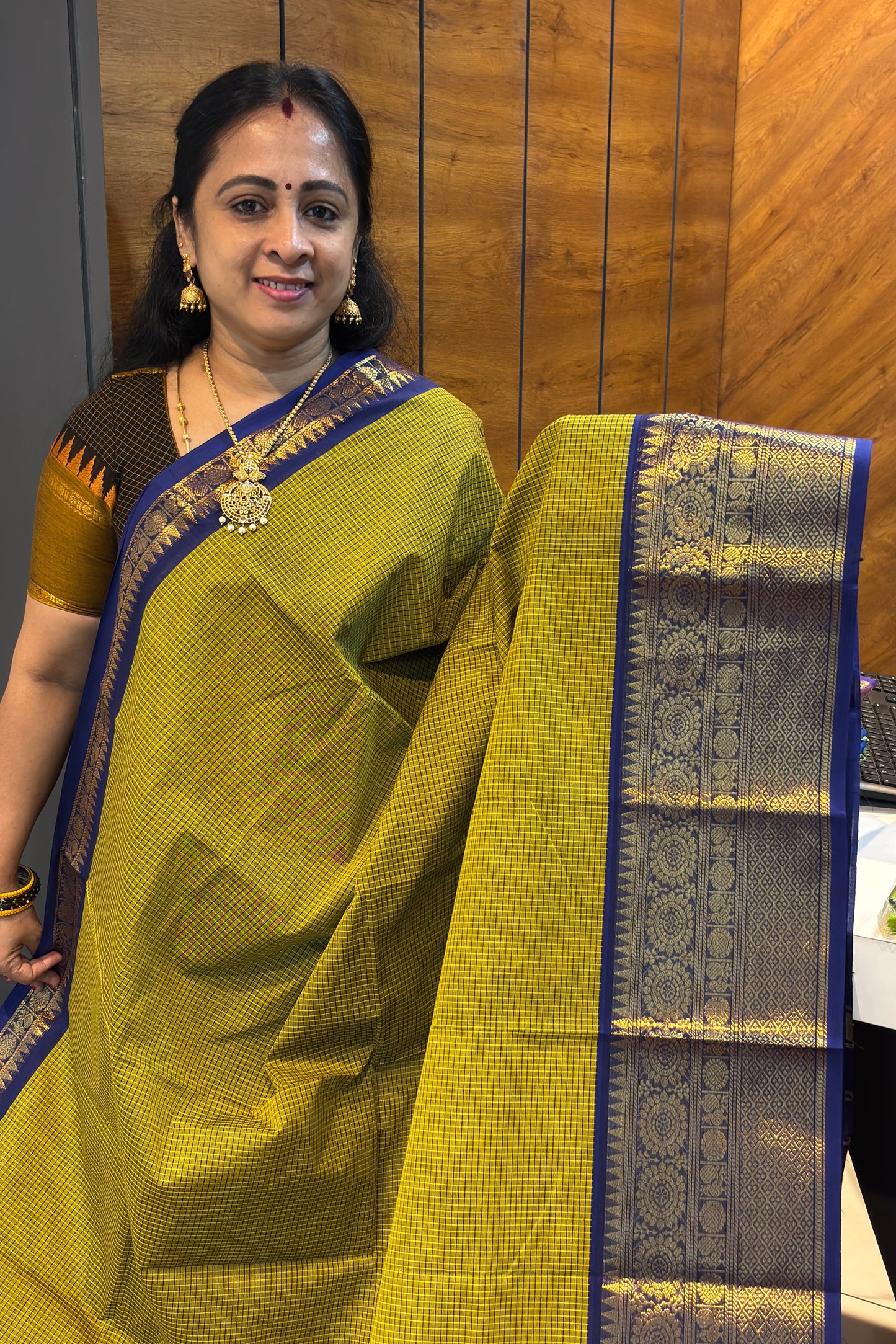 Meenakshi -Premium Kanchi Cotton Saree–Lemon Green / Royal Blue| MCK103