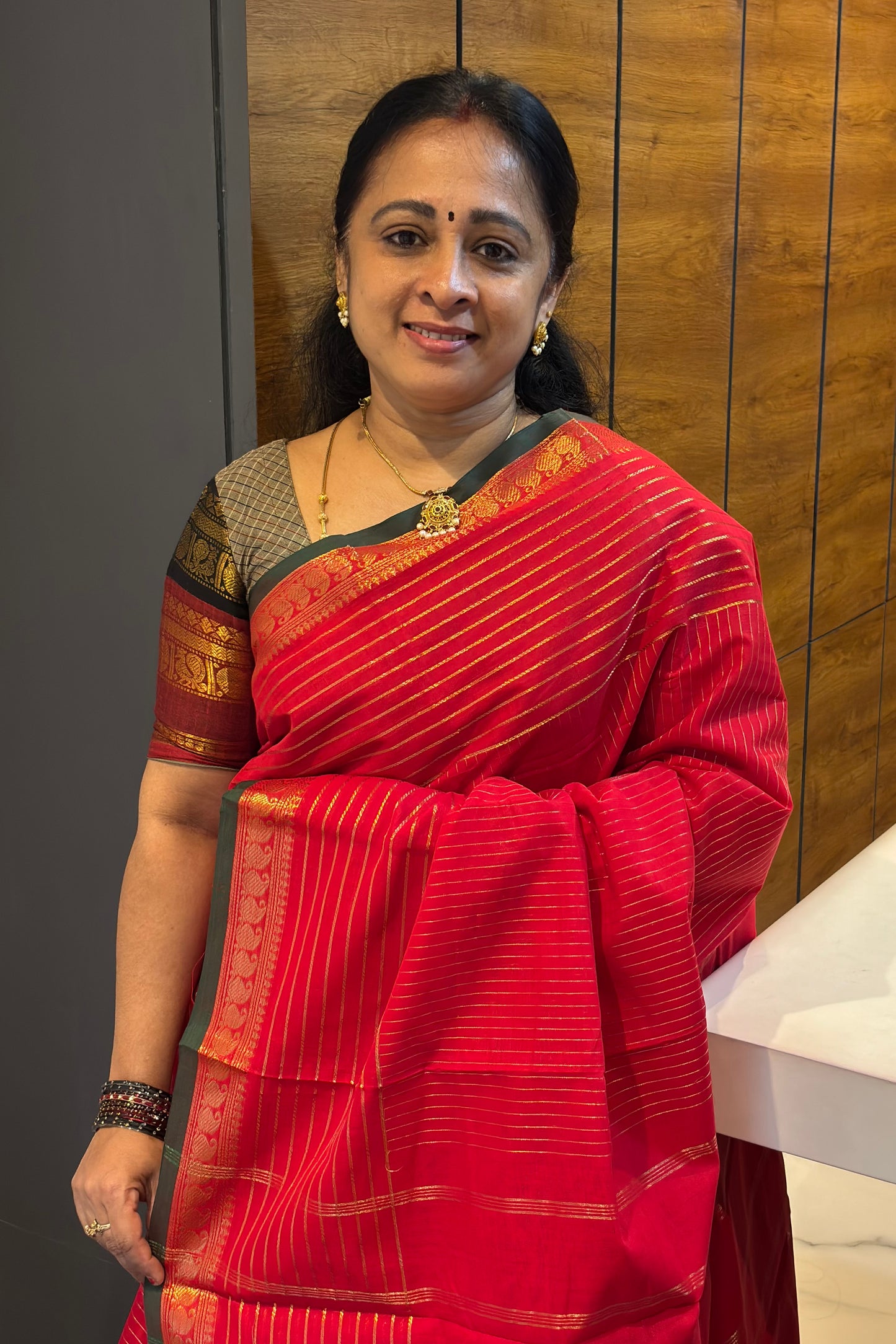 Meenakshi -Premium Kanchi Cotton Saree – Vaira Oosi | Red Green – MCK32