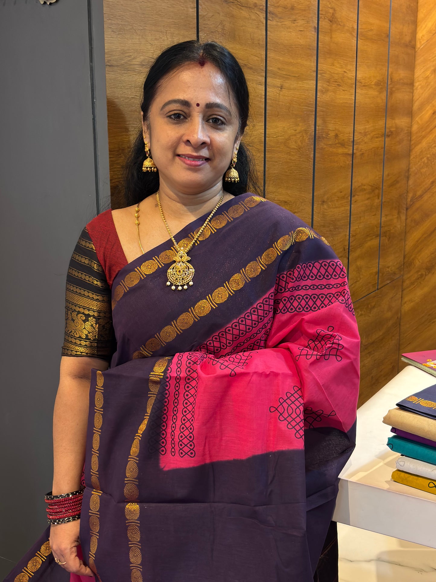 Premium Sungudi Cotton Saree – Kolam Prints- Rose with Navy  Contrast Rettapet Border | SC18