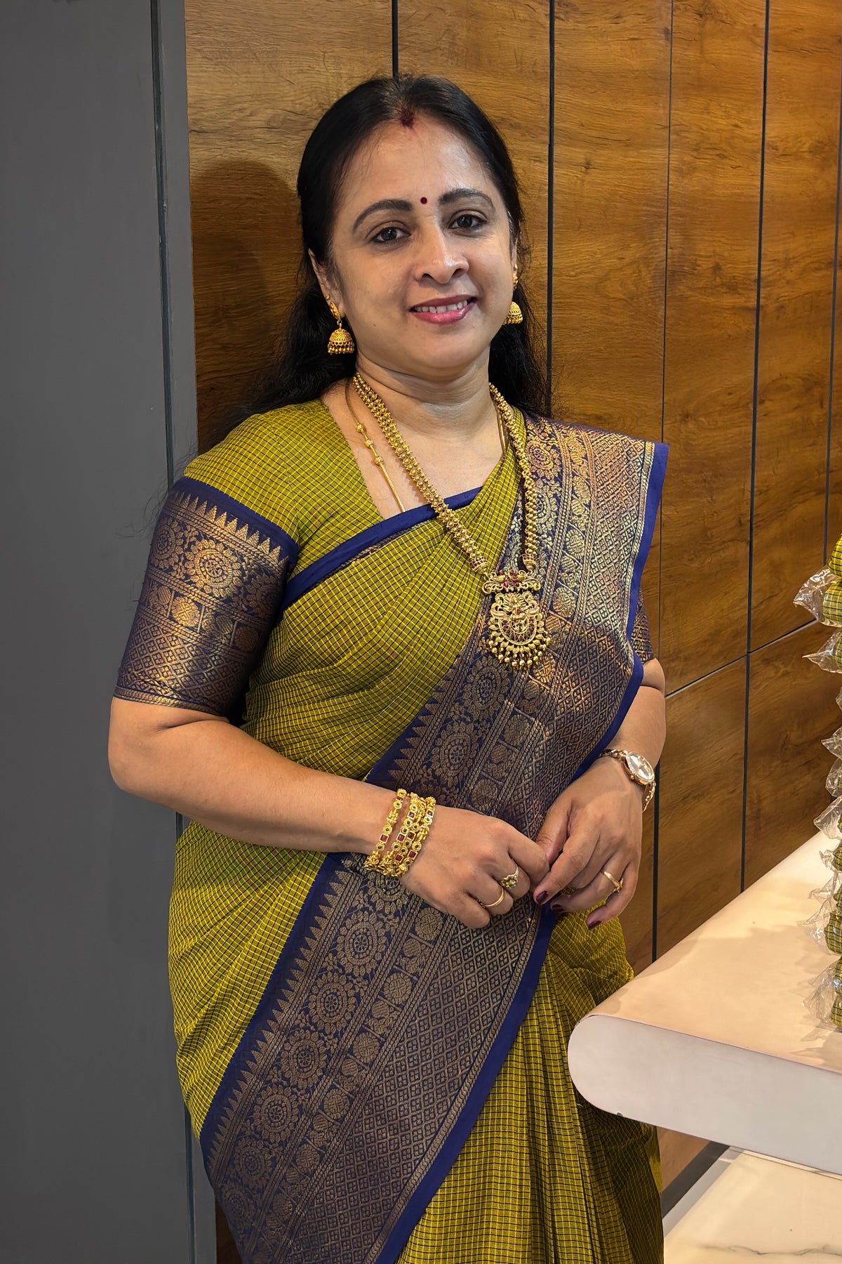 Meenakshi -Premium Kanchi Cotton Saree–Parrot Green / Royal Blue| MCK103