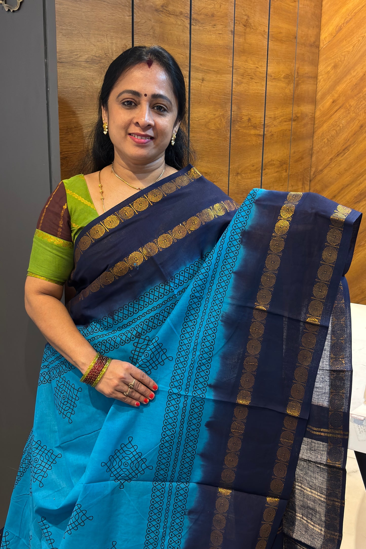 Premium Sungudi Cotton Saree – Kolam Prints- Anandha Blue with Navy Contrast Rettapet Border | SC31