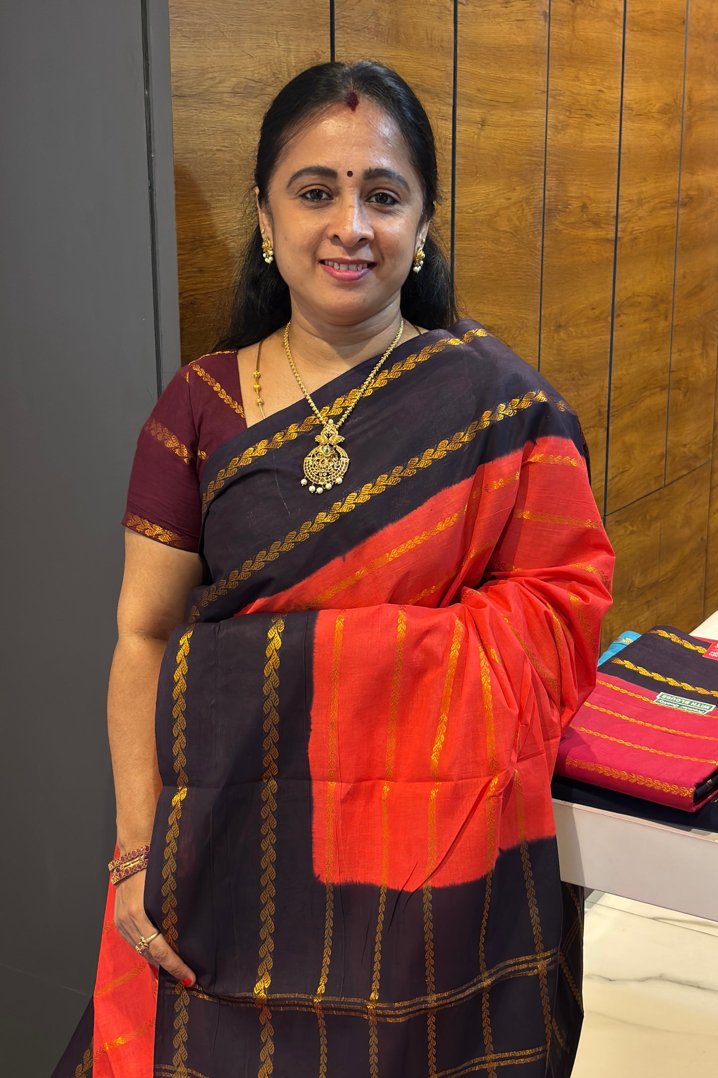 Premium Velthari Sungudi Cotton Saree  | Coral Red with Dark Purple | SC26