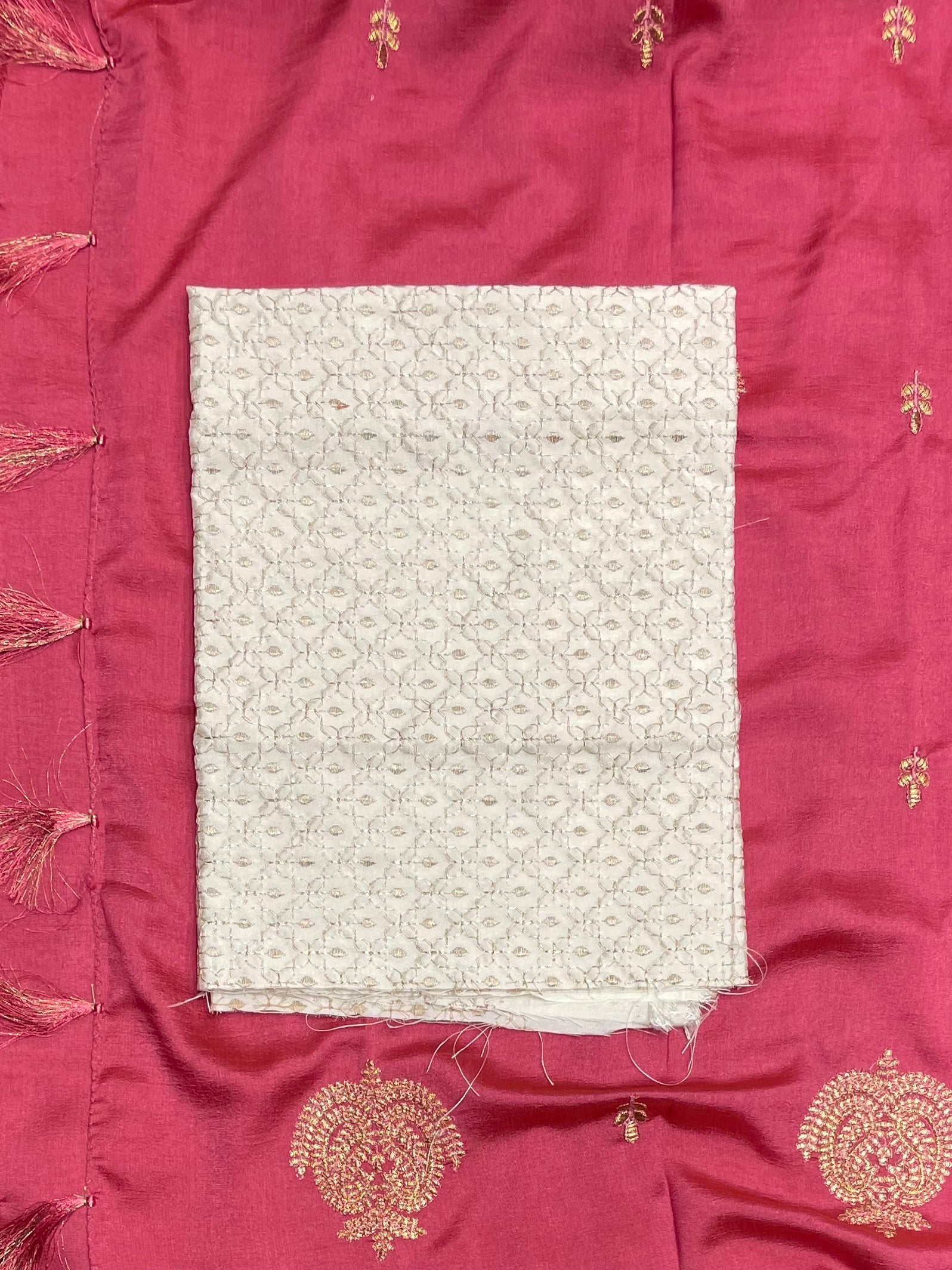 Rich cream blouse with intricate embroidery, perfectly complementing the Onion Pink Malai Silk Saree